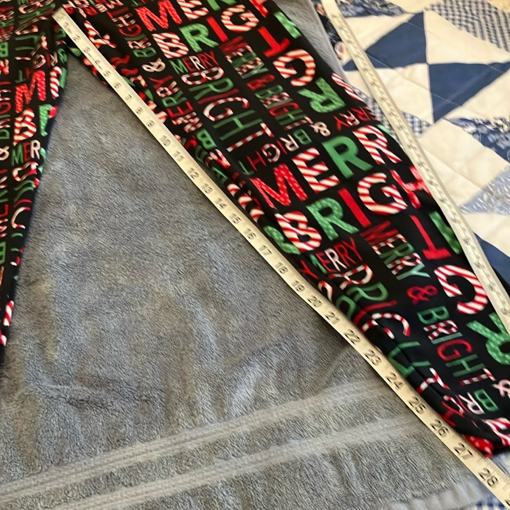 ⭐️ 5/$20 ⭐️ No Boundaries Festive Leggings - Black, Red, Green, White - Picture 4 of 5